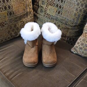 Women's Tan Ankle Boots with White Fur Trim